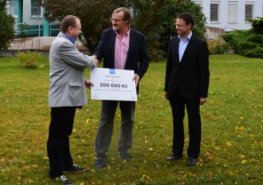 Město Ústí nad Orlicí darovalo symbolický šek Nadačnímu fondu S námi je tu lépe!