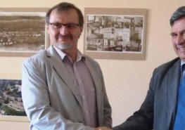Společnost AVX Czech republic předala šek pro Nadační fond S námi je tu lépe!