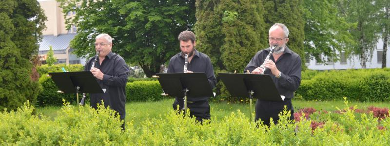 Hradecká filharmonie zahrála pacientům v nemocnici